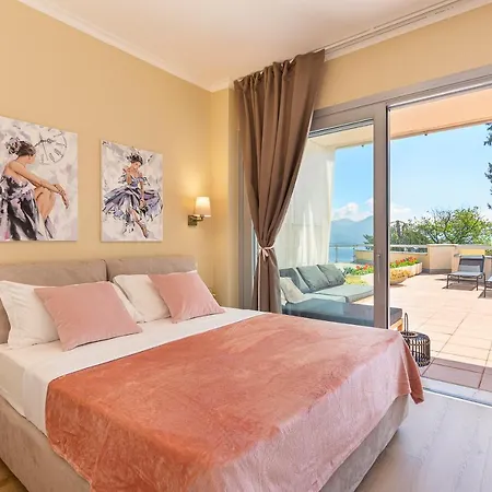 Aurum Apartment *